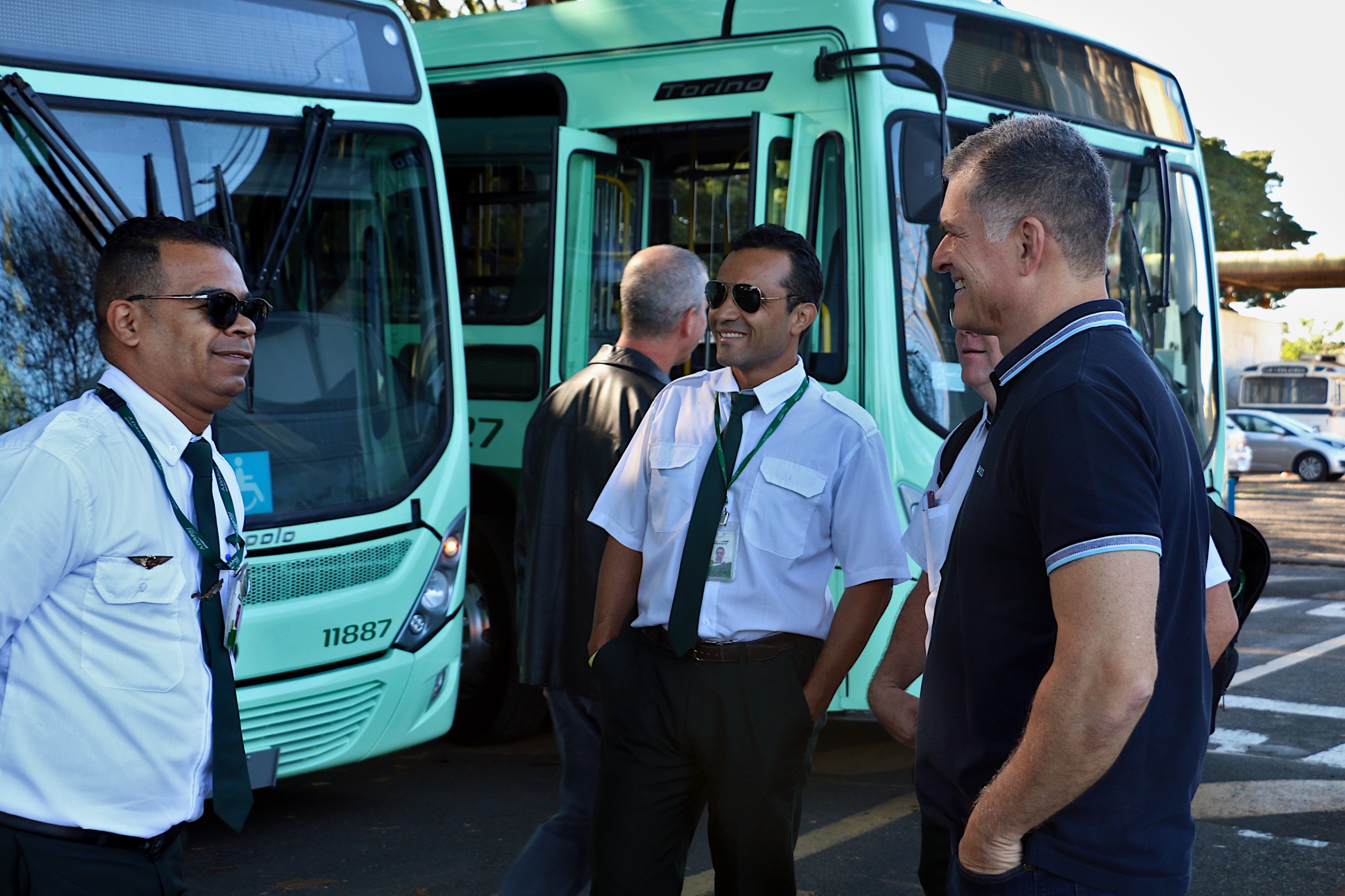 Paraty entrega 5 novos ônibus para o transporte coletivo em Araraquara