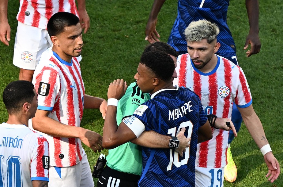Mbappé decide de pênalti, França fura retranca e elimina o Paraguai na Copa do Mundo