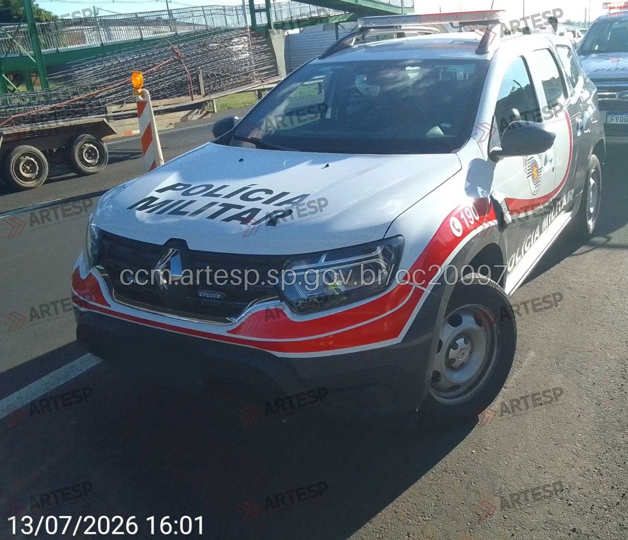 Viatura da Polícia Militar é atingida na traseira por motorista na Rodovia Washington Luís, em São Carlos