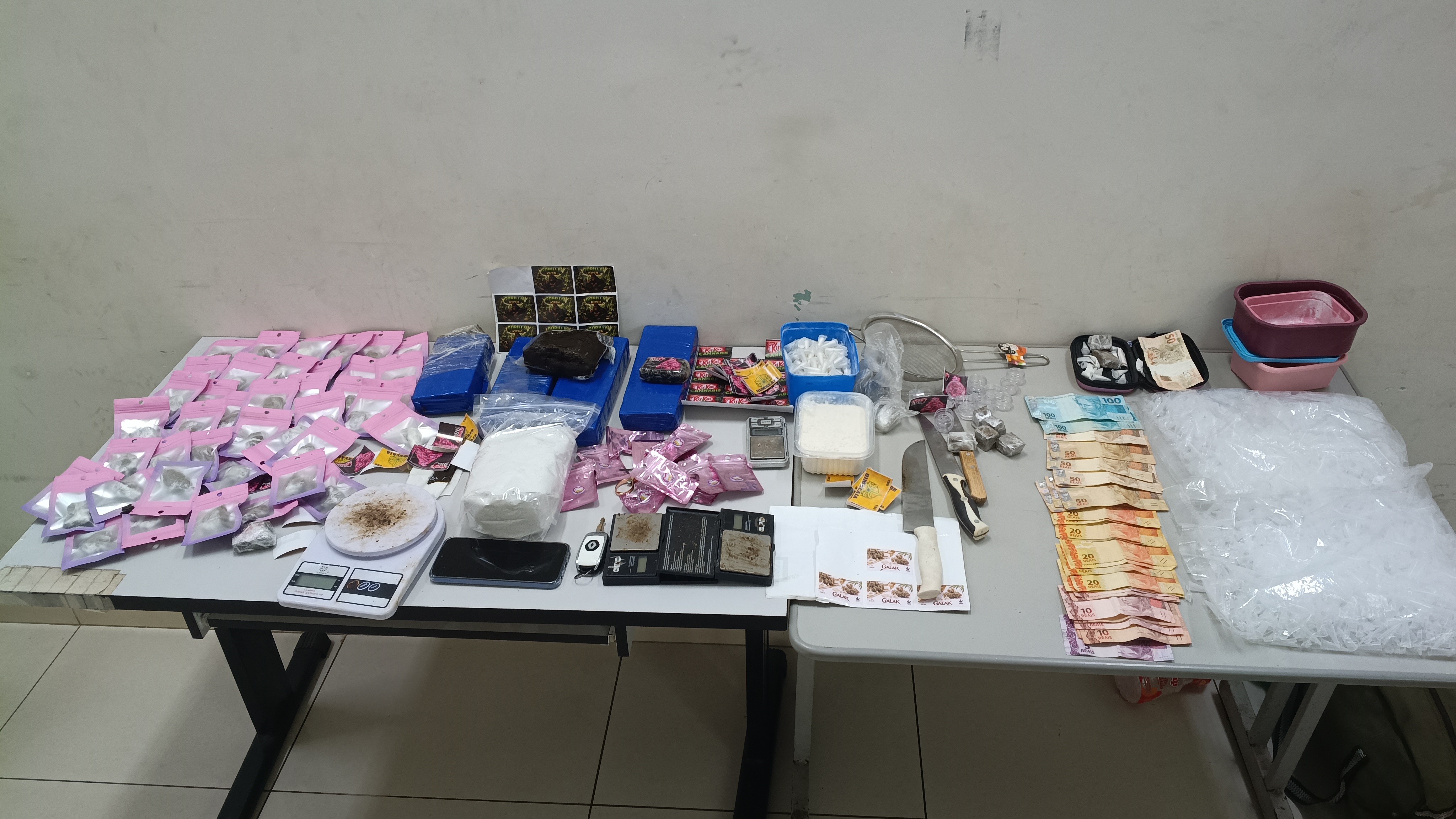 BAEP prende homem e apreende grande quantidade de drogas em apartamento no Jardim Paraíso